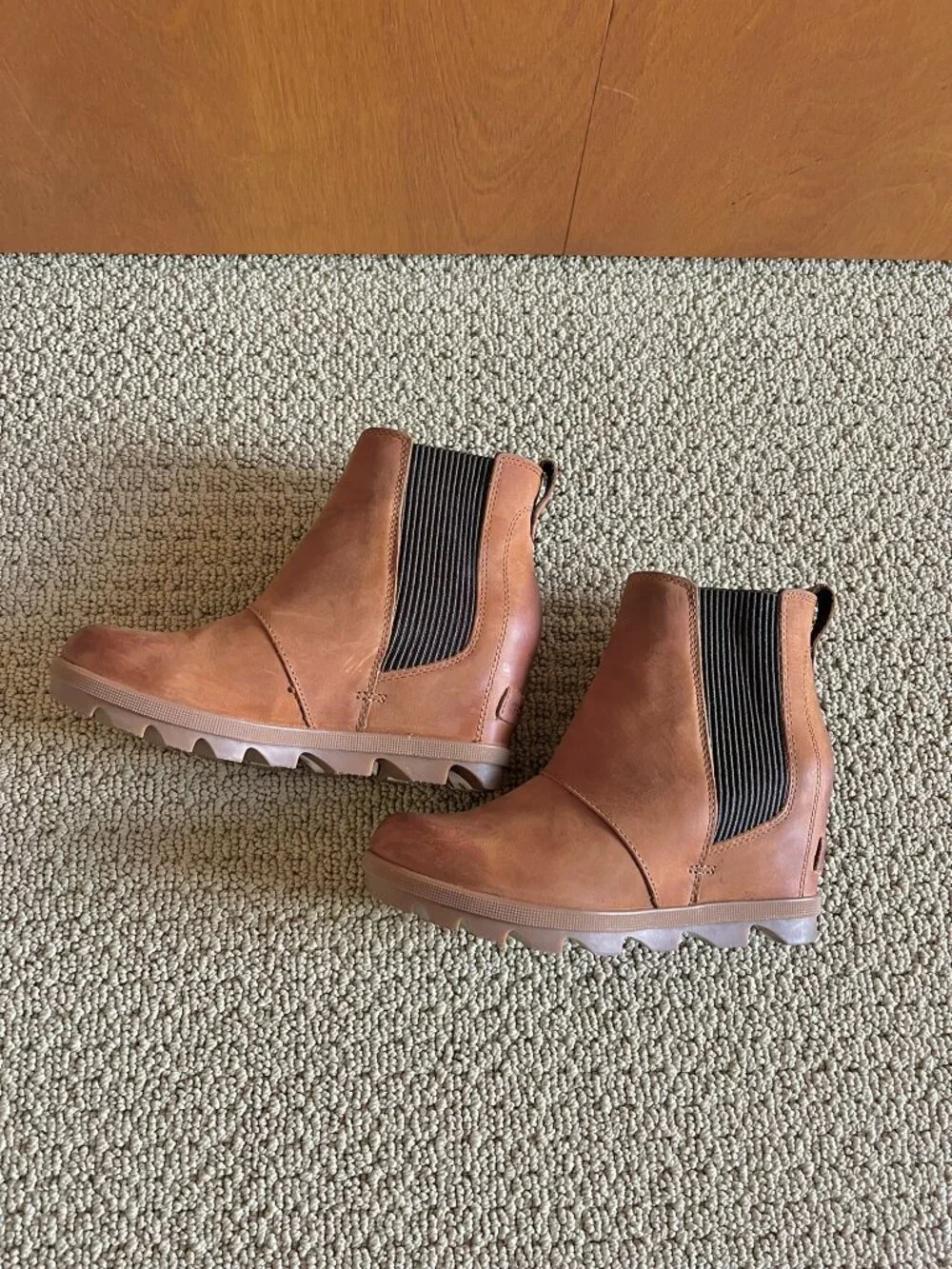 SOREL Joan of Arctic Wedge II Chelsea Boot in Iced Tea, Very Good Condition Sz 5